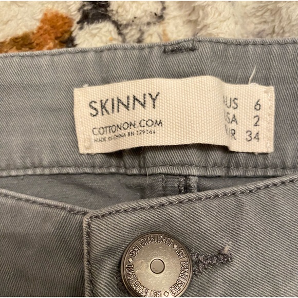 Gray so 2 skinny pants with zippers by cottonon.com - only wore them once. - Picture 2 of 6